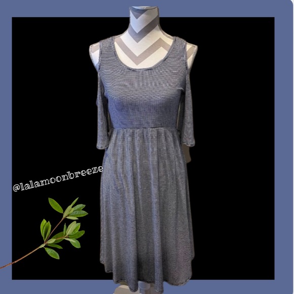 ✅Gorgeous Blue & White Striped Dress - Picture 9 of 9